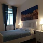 In Centro Con Wifi E Posto Auto In Garage 4* Trieste