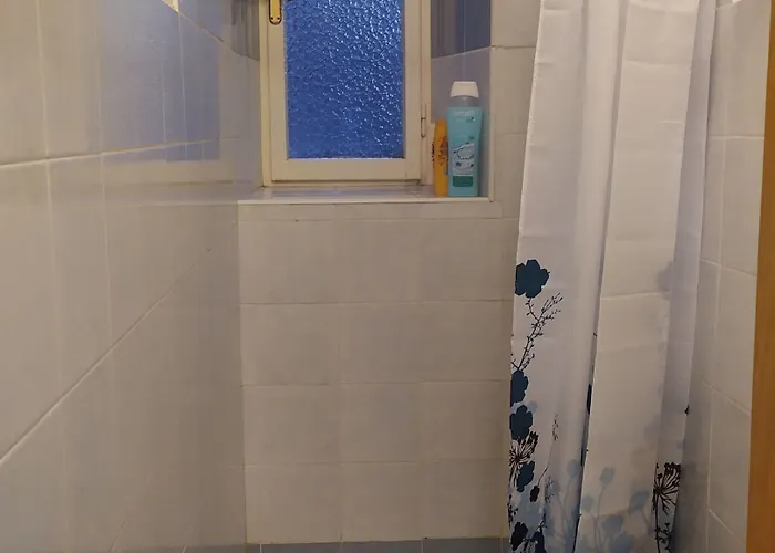 In Centro Con Wifi E Posto Auto In Garage 4* Trieste