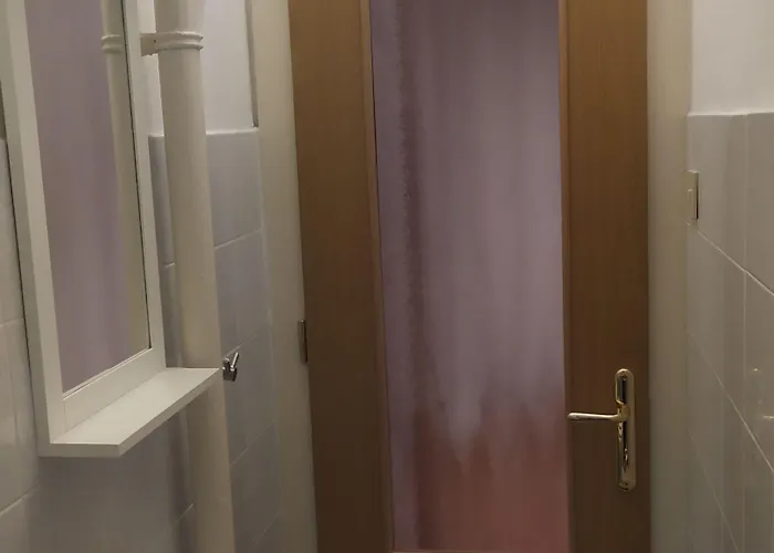 Hotel In Centro Con Wifi E Posto Auto In Garage 4*