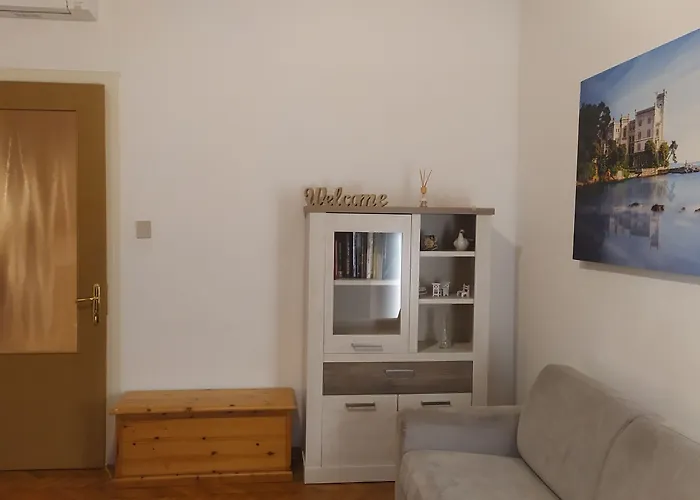 In Centro Con Wifi E Posto Auto In Garage 4* Trieste