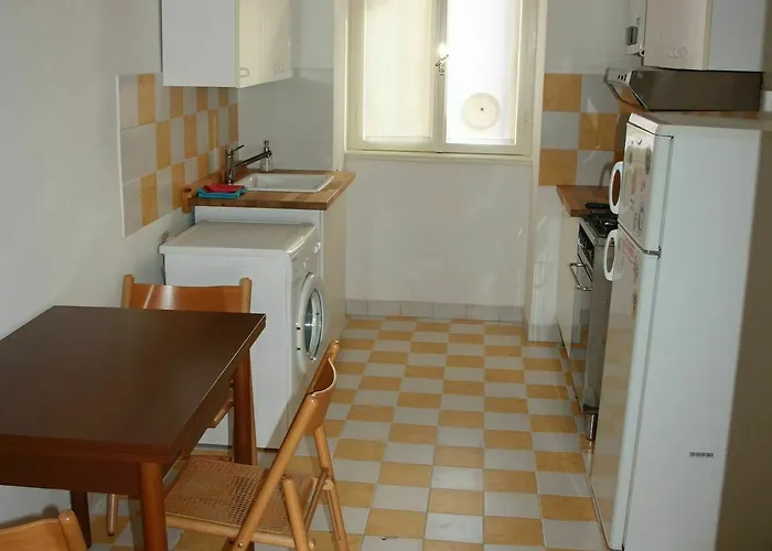 In Centro Con Wifi E Posto Auto In Garage 4* Trieste